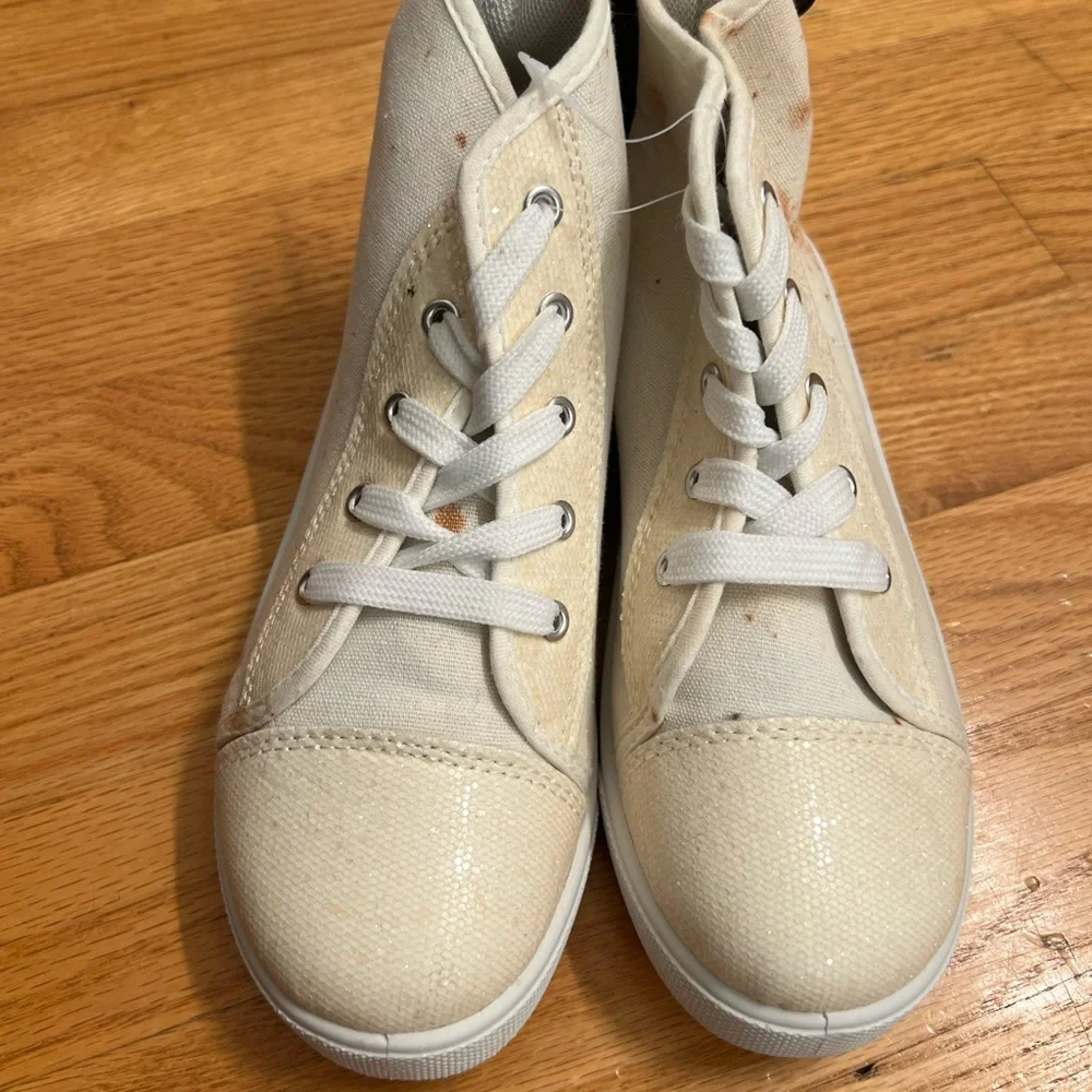 Stylish High-Top Sneakers - Picture 1 of 5